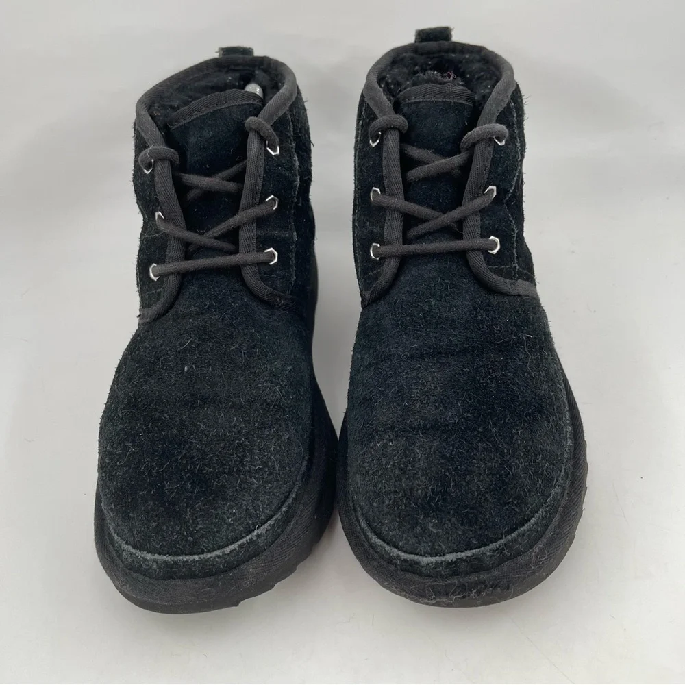 Ugg Unisex Kids Neumel II- SZ 6 -Black Suede‎ Lace-Up Sherpa Lined Chukka Boot